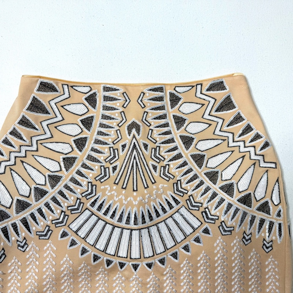 Bebe Nude Sequin Beaded Geometric Tribal Mini Skirt Size 8 - Picture 3 of 9